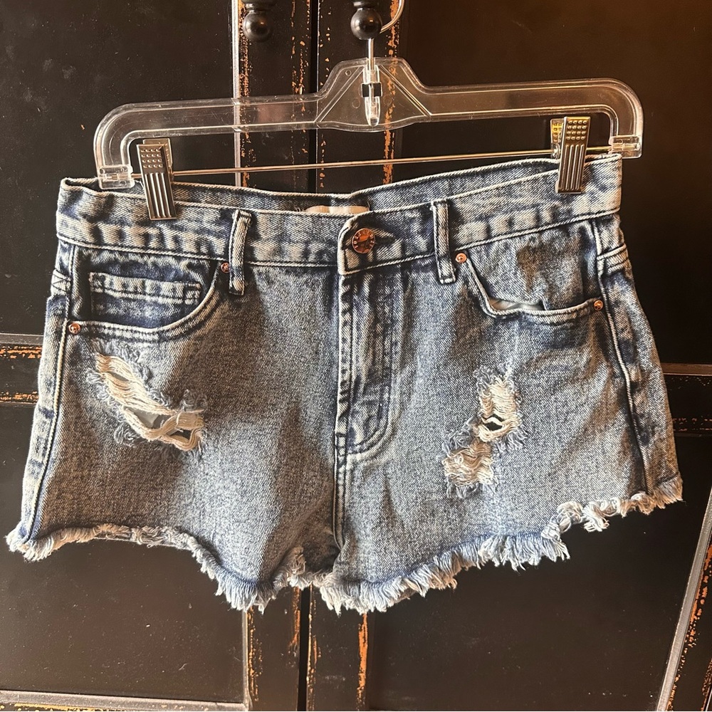 Forever 21 Blue acid wash distressed denim shorts 28